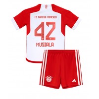 Dětský fotbalový dres Bayern Munich Jamal Musiala #42 2023-24 Domácí Krátký Rukáv (+ trenýrky)